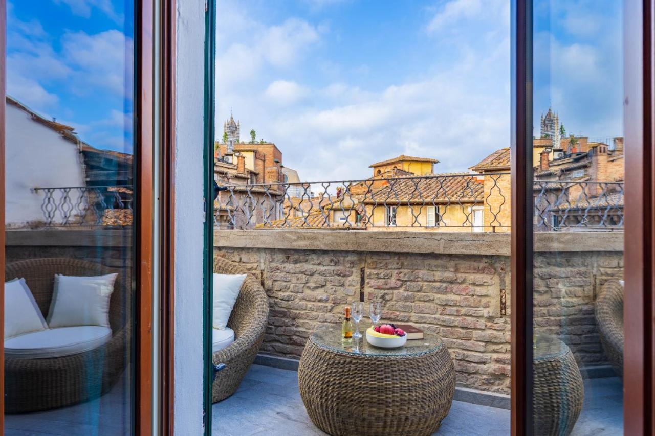 Blossoms Of Siena, Adults Only Esterno foto